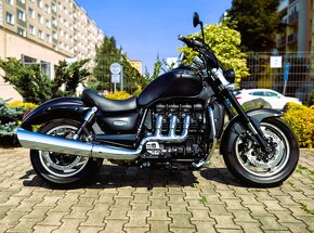 TRIUMPH ROCKET III -MATT PHANTOM BLACK-SLOVENSKA-1 MAJITEL - 11