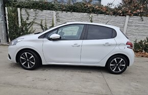 Peugeot 208, benzin 37.700km - 11