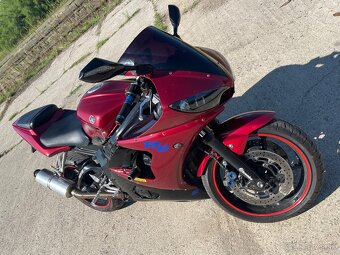 Yamaha YZF-R6 - 11