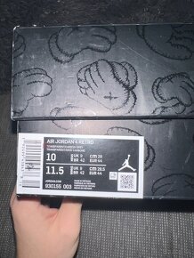 Air Jordan 4 KAWS - 11