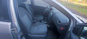 Ford Focus Combi 1.6i Benzin - 11