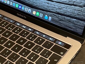 Macbook Pro 13 touchbar, Core i7, 16 gb RAM, 512 gb SSD - 11