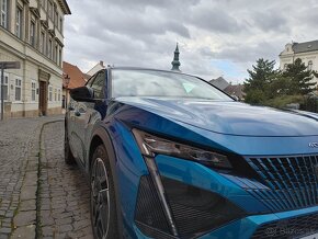 Predám Peugeot 408 GT so strešným oknom - 11