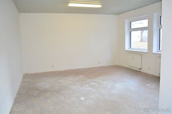 Na prenájom obchodný priestor 250m2, ul. Štefánikova Poprad - 11