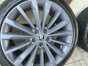 Phoenix TRINITY GRAU orig.skoda Superb3V  5x112  8j x19   ET - 11