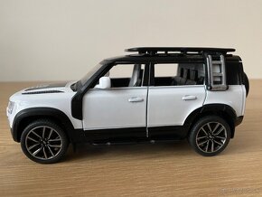 Land Rover Defender 110 - 1:32 (celokovovy model) - 11