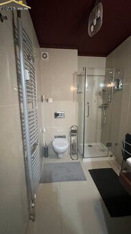 Ponúkame na predaj 1-izbový byt s balkónom v apartmánovom do - 11