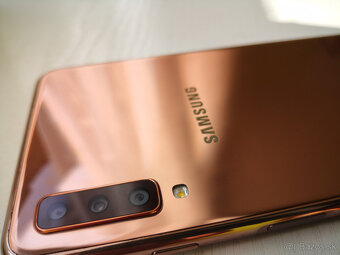 Samsung A7 Gold + bezdrátová sluchátka - 11