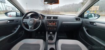 Volkswagen Jetta 2,0 TDI Highline manuál - 11