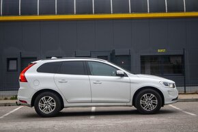 Volvo XC60 D4 2.0L Drive-E Momentum - 11