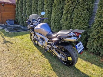 YAMAHA FZ6 - 11