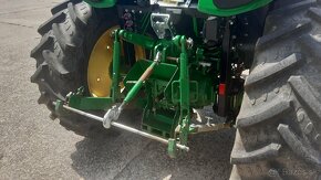 Traktor John Deere 4066R - 11