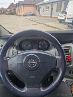 Opel Vivaro 2.5 cdti - 11