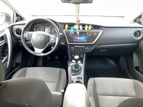 Toyota auris touting sport 2.0 diesel - 11