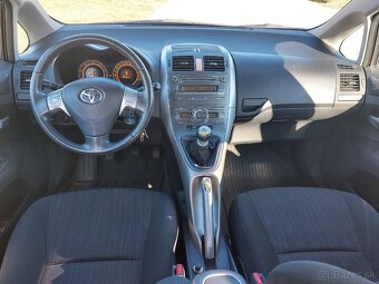 Toyota Auris 2.0 D - 11