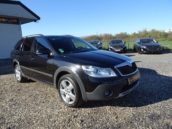 Škoda Octavia Combi 2.0 TDI 4x4 Scout - 11