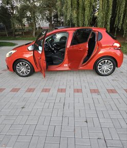 Predám Peugeot 208 1.2 l 22.000.km - 11