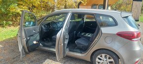 Kia Carens 7 miestna - 11