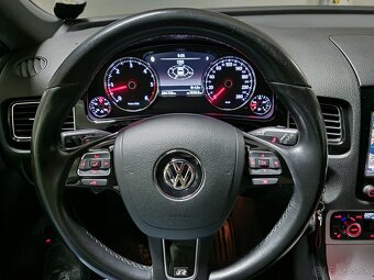 VW Touareg R-line Webasto 4x4 Vyservisovaný 3.0 L 242hp V6 - 11