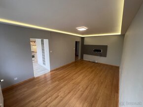 Predaj:3 izbový priestranný moderne zrekonšt.byt Brezno - 11