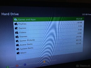 Xbox 360 slim s 13 Hrami na disku, káblami a ovládačom - 11