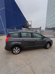 Na predaj rodinné auto – Peugeot 5008 (2010) - 11