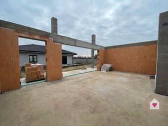 Krásny 4 izbový RD bungalov 114,25 m2 na pozemku 507m2, Sene - 11