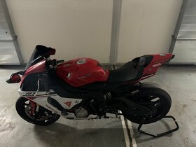 Yamaha R1 2015 - 11