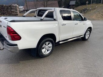 Toyota Hilux 2,4 - 11