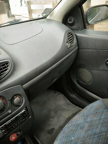 Renault Clio - 11