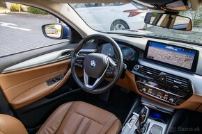 BMW Rad 5 Touring 530d mHEV xDrive A/T možný odpočet DPH - 11