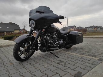 Harley Davidson Street Glide - 11