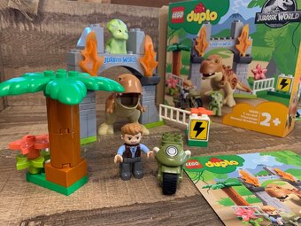 Predám Lego DUPLO 10939 Jurassic World-T-rex a Triceratops - 11