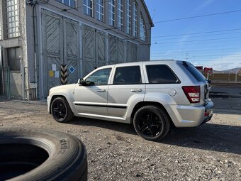 Jeep Grand Cherokee SRT8 6.1 Hemi V8 - 11