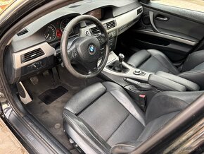 BMW e90 330xd Manual, M-macket, nadpriemerná výbava - 11