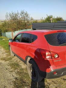 Nissan Qashqai  1.6  84kw benzín - 11