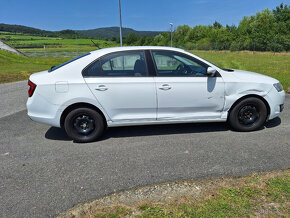 predám ŠKODA Rapid sedan 1.4 TDi 66kW biela - 11