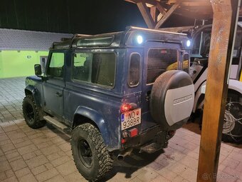 Land Rover Defender 90 - 11