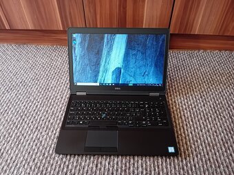 DELL Latitude 5570 so 4jadrom i5 a 2x GPU /intelHD a AMD 2GB - 11