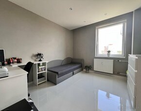 Luxusne prerobený 4 izbový byt s balkónom v centre mesta - 11