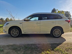 Mitsubishi Outlander PHEV Plus Spirit 4WD A/T - 11