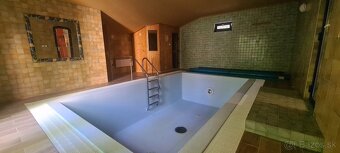 8- IZBOVÁ RODINNÁ VILA, WELLNESS, DVOJGARÁŽ, vínna pivnica - 11