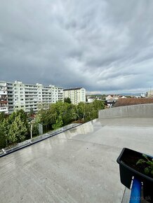 Moderný 2-izbový byt s veľkou terasou na Záhoráckej ulici. - 11