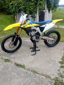 Suzuki RMZ 450 - 11