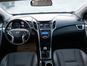 Hyundai i30 CW 2015 CRDi 110k, vyhrievané sedačky, PANORAMA - 11