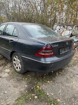 Mercedes Benz w203 2.0d 2003 sedan - 11