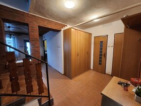 RD s rovnou strechou po čiastočnej rek., poz.430 m2, Bojná. - 11