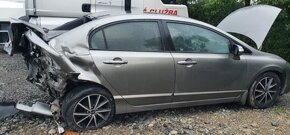 Honda Civic 1.8 ES  , STARTUJE A JAZDI - 11