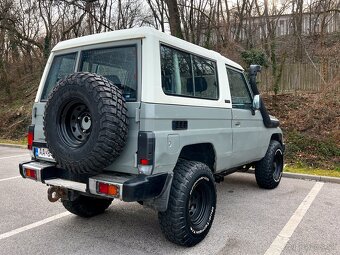 Toyota Land Cruiser LJ73 VX - 11