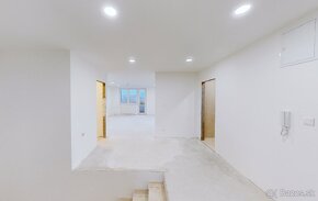 Jedinečný 5 izb.mezanín 130m2 + balkón 7m2 blízko CENTRA - 11